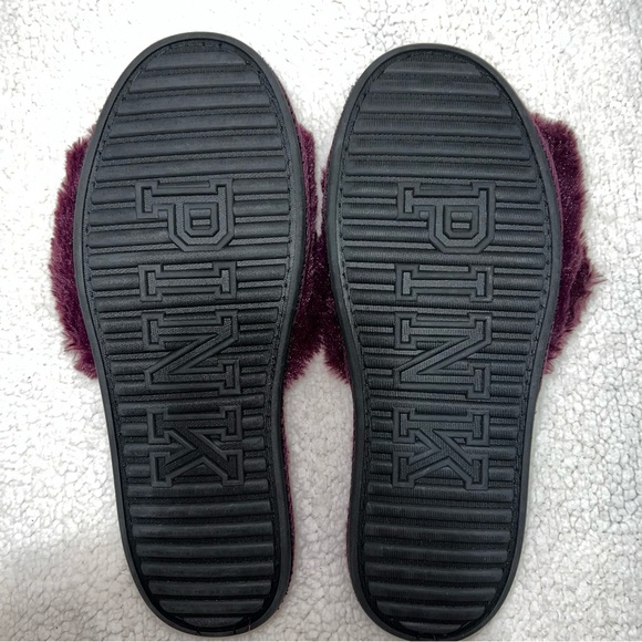 PINK Victorias Secret fuzzy slippers size small (5/6) - Picture 9 of 9